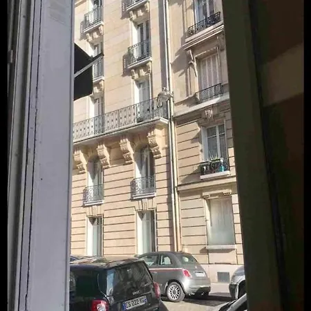Jolie A 10 Minute De La Tour Eiffel *